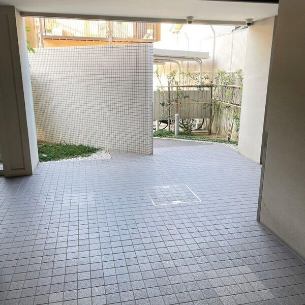 PRESTANCE香里のエントランス