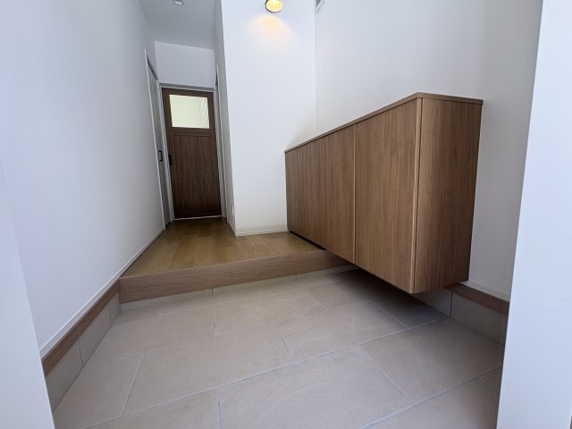 大洲市柚木　新築建売の玄関