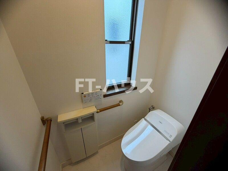 前原西8丁目戸建のトイレ