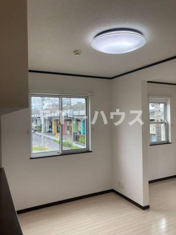 東中山一丁目戸建の居間・リビング