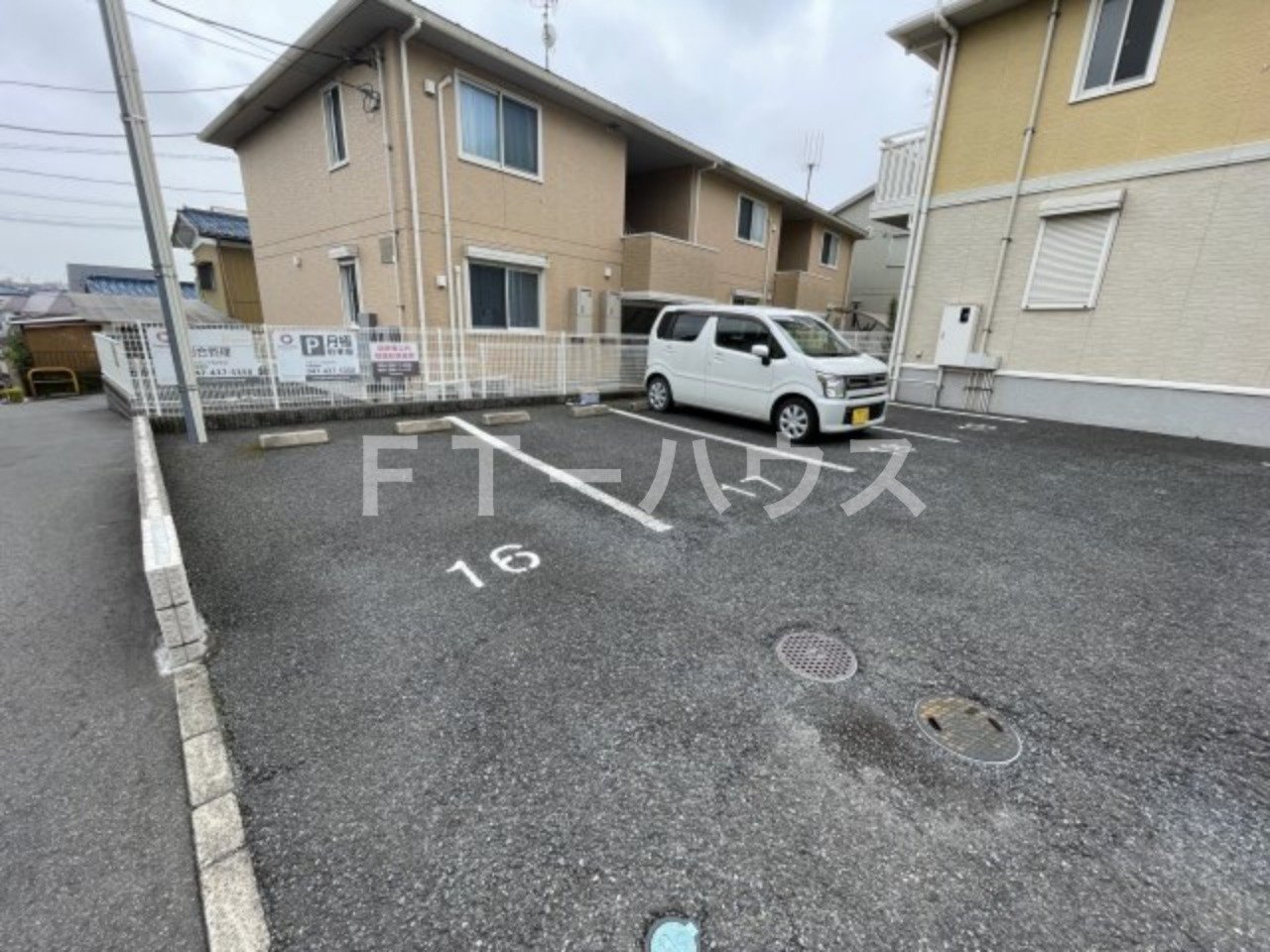 アークヒルズＪの駐車場