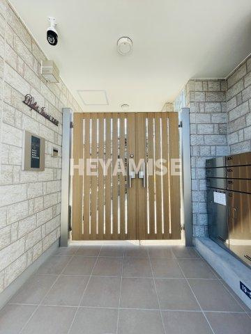 Reflet岩見 弐番館のエントランス