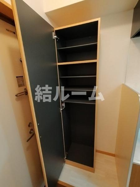 板橋区東新町１丁目のアパートの玄関