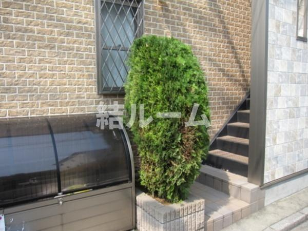 板橋区東新町１丁目のアパートのエントランス