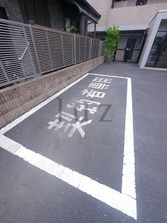 リバージュ弘明寺の駐車場