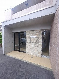 リバージュ弘明寺のエントランス