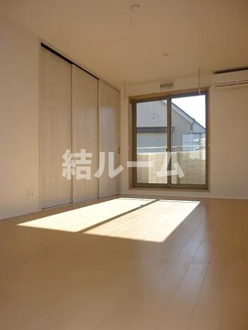 板橋区仲宿のアパートの居間・リビング