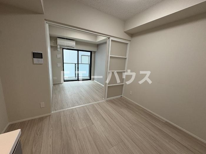 GRAND VILLAGEの居間・リビング|ローソン船橋葛飾町二丁目店