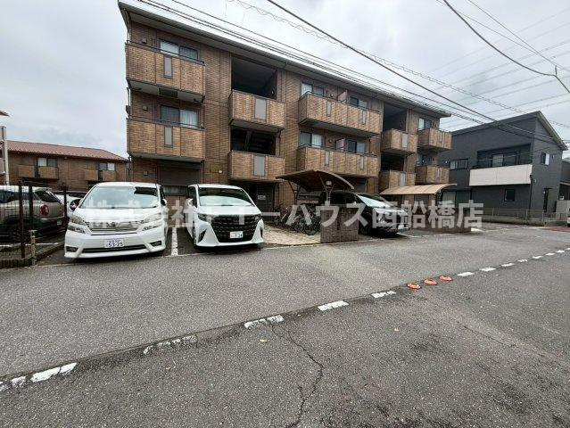 ＫＳ・アトレアの駐車場