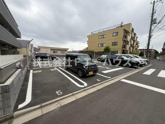 フジヴェール 七番館の駐車場