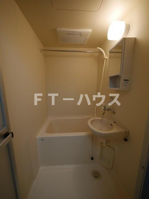 ベイステート安間の浴室