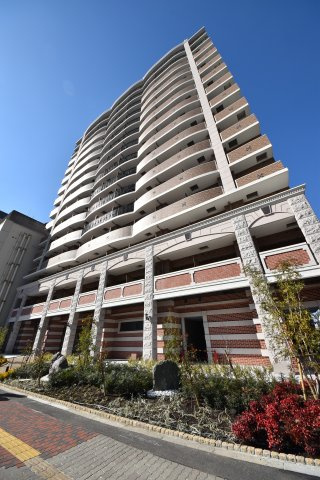 ラグゼ難波南の外観