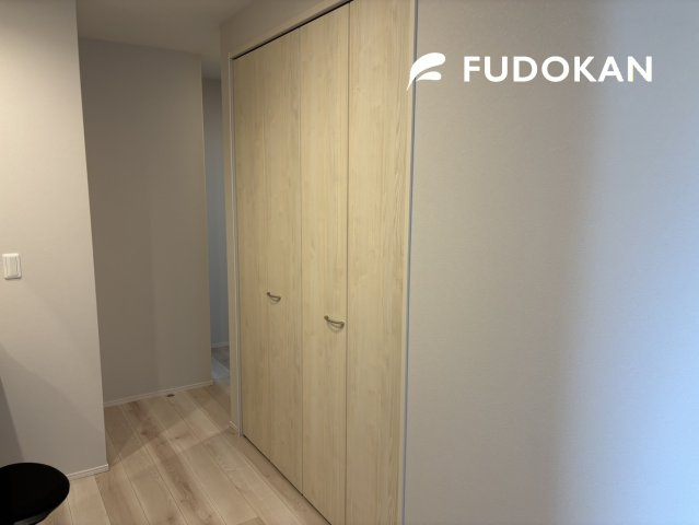 山形市飯塚町【中古住宅】の収納|廊下収納を備え、日用品や季節用品をまとめて収納。必要なものを使いやすくしまえ、住まいをすっきりと保ちます。