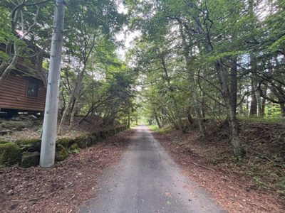 【前面道路含む現地写真】 | 南都留郡鳴沢村　ロフト付き　4LDK　