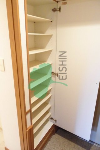クリムゾン博多2の玄関|下駄箱もしっかりついてます！