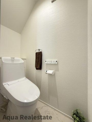 オール電化デザイナーズハウス北島町鯛浜建売⑰のトイレ|落ち着いたトイレです