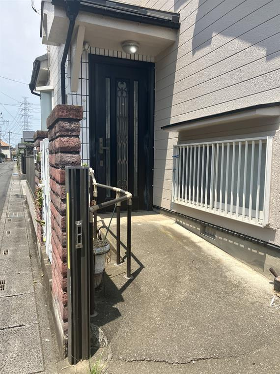 上戸建のエントランス