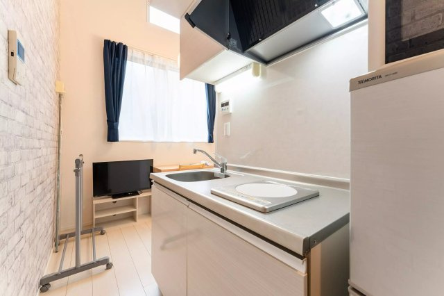 AP257 Apartmenthouse足立舎人 106のキッチン|



