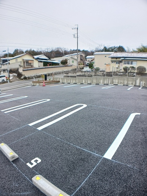 ひまわり　ノツケの駐車場