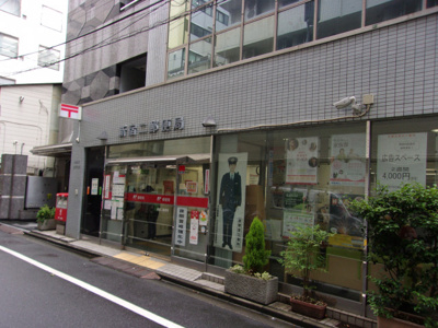 新宿二郵便局まで60ｍ