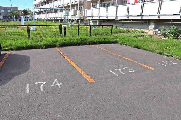 ビレッジハウス富丘2号棟の駐車場