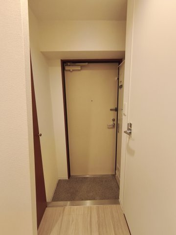 大阪市中央区谷町６丁目の賃貸マンションの玄関