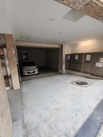 大阪市中央区谷町６丁目の賃貸マンションの駐車場