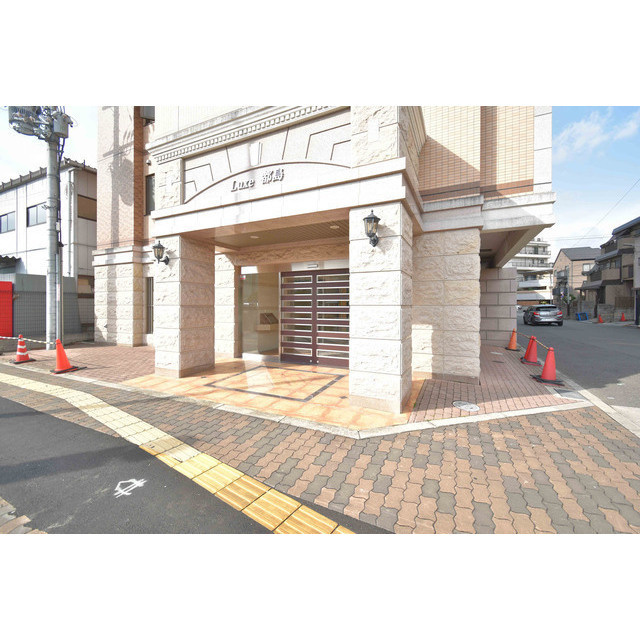 Uresidence京橋のエントランス