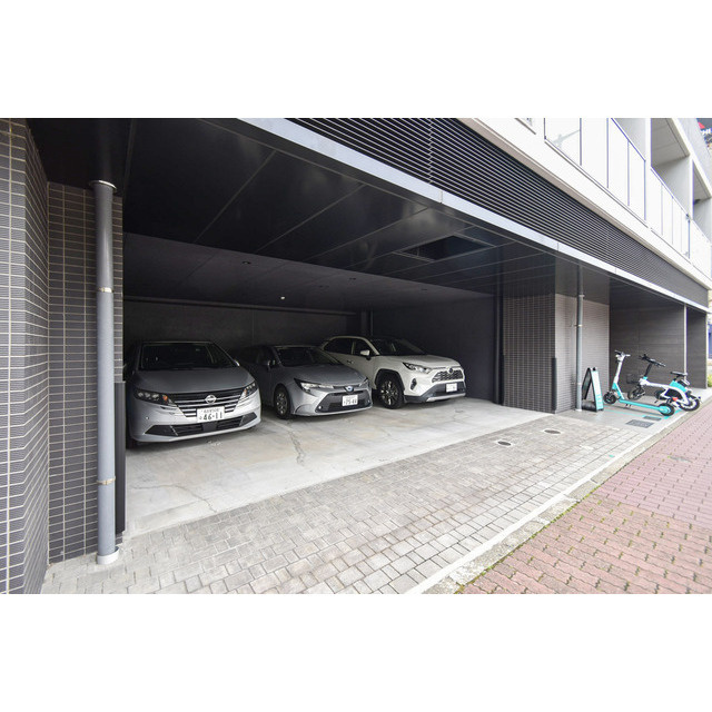 レジデンシア泉Ⅰの駐車場