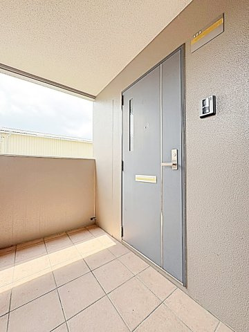 レージュ　ウエストの玄関
