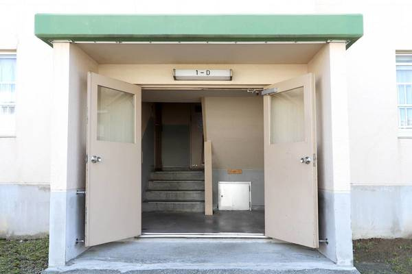 ビレッジハウス東月寒4号棟のエントランス