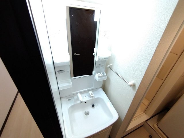 レオネクスト新城の内装|独立洗面台・シングルレバー設置