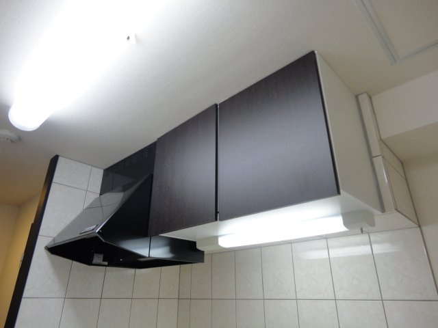 サンライズ西川口の収納|キッチン上部　収納棚
