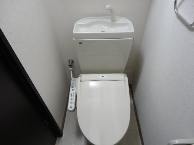 サンライズ西川口のトイレ|シャワー付トイレ