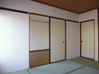 和室から洋室（ふすまでつながっています）