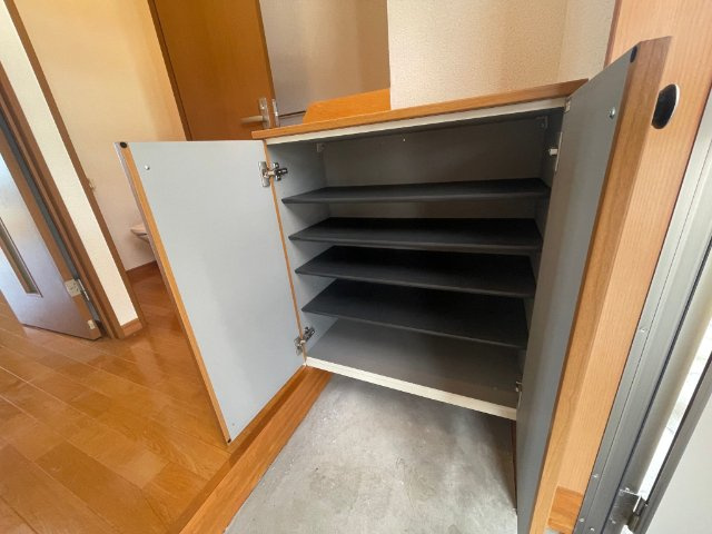 黒髪ハイツの玄関