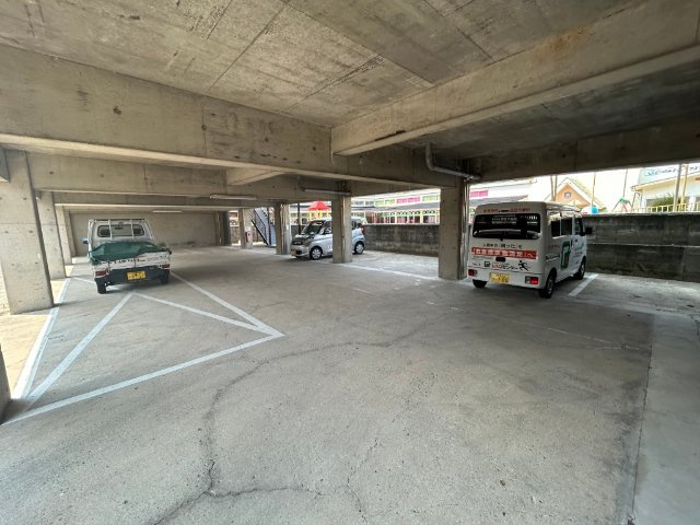 黒髪ハイツの駐車場