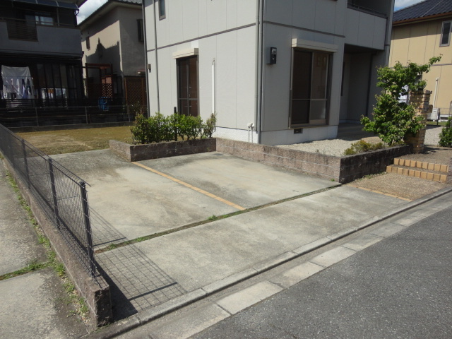 法隆寺北2の駐車場
