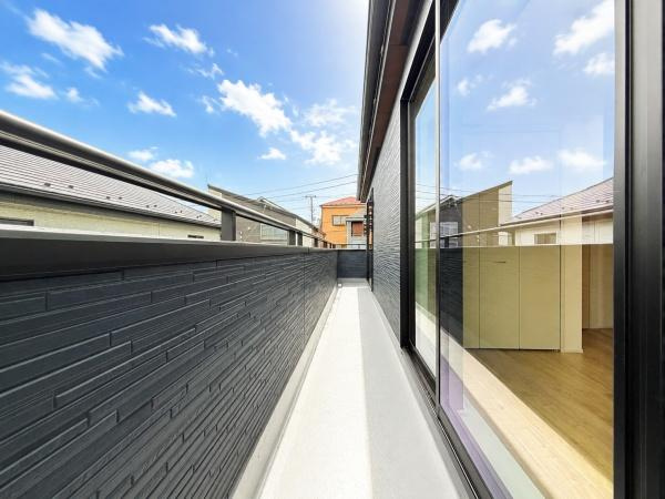 横浜市南区六ツ川３丁目の新築一戸建のバルコニー|陽当り良好のバルコニー！
風通しもよく気持ちいいです