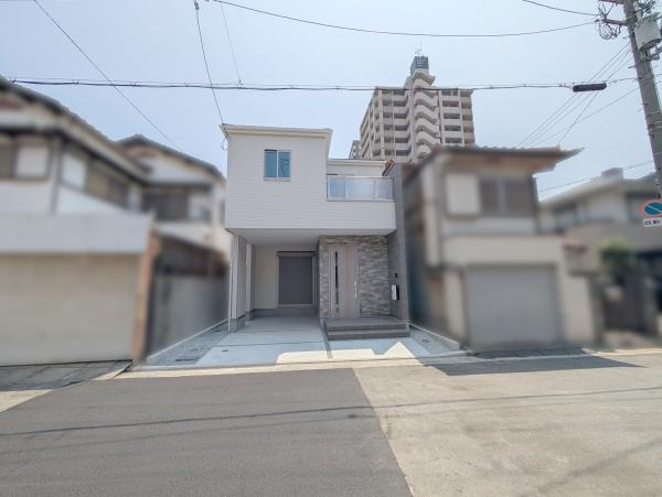 【前面道路含む現地写真】 | 全面道路：幅員約5.44ｍ！前面道路は交通量も少なく、安心してお住まい頂けます!