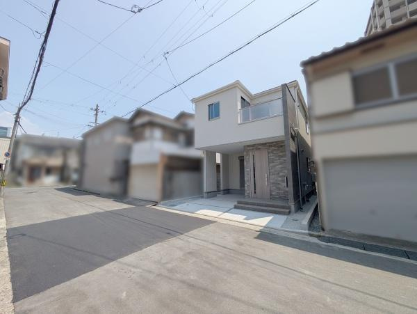 【前面道路含む現地写真】 | 周辺は落ち着いた住環境ですので子育て世代のご家族にもおすすめ！