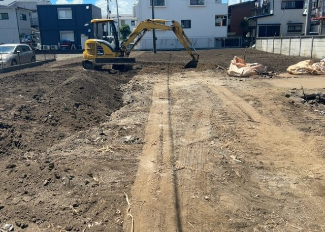 【外観】 | 土地の形が極端に長細かったり、狭小地、あるいは道路との高低差がある傾斜地だった場合、後々売ろうとしても買い手がつかない場合もあります。後々、売却することになった時に価値の下がらない土地を選びましょう。