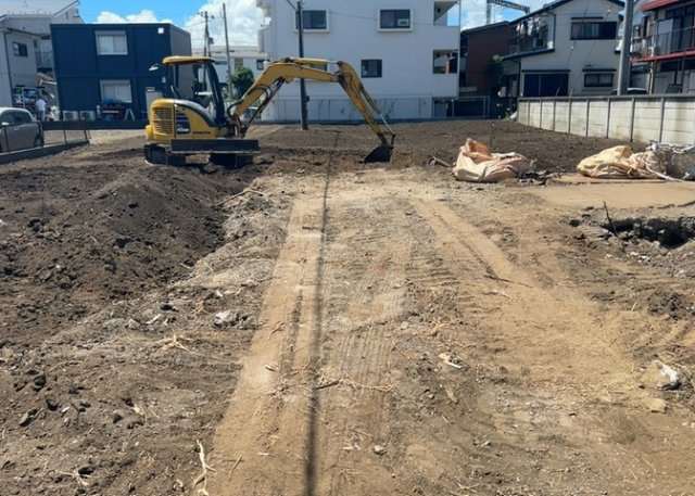 【外観】 | 土地を買う際、住む地域の自治体や福祉の補助制度にも注目してみましょう。子供や老人の医療補助やゴミ出しのルールなど、自治体によってルールに大きな違いがあるため、暮らしやすい土地で判断するとよいでしょう。