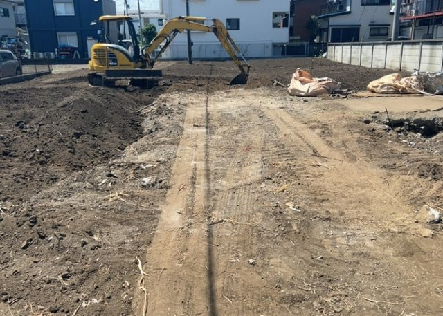 【外観】 | 家を建てる前提で土地を探している場合、地盤の丈夫さは譲れない条件の一つです。地盤が脆弱だと追加工事が必要となります。また、過去に地盤沈下や液状化現象を起こした土地は、できるだけ避けた方がいいでしょう。