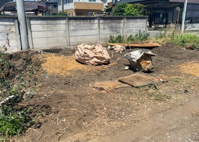 【外観】 | 土地の形が極端に長細かったり、狭小地、あるいは道路との高低差がある傾斜地だった場合、後々売ろうとしても買い手がつかない場合もあります。後々、売却することになった時に価値の下がらない土地を選びましょう。