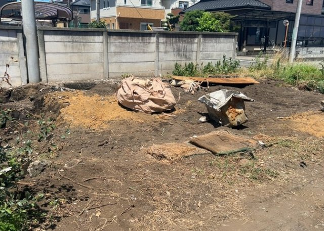 【外観】 | 隣家の土地はどうなっているのか、生活利便施設が近くにあるのか、学校まで近いかなど、お客様のライフスタイルにあわせたイメージが重要です。また、近くにあると困る施設が近くにないかも確認するといいでしょう。