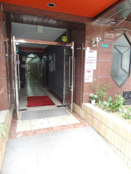 大阪市港区南市岡３丁目の賃貸マンションのエントランス
