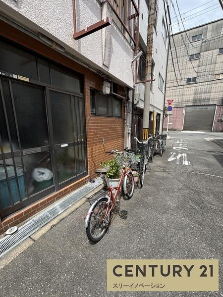 ブランドール大正2の駐車場