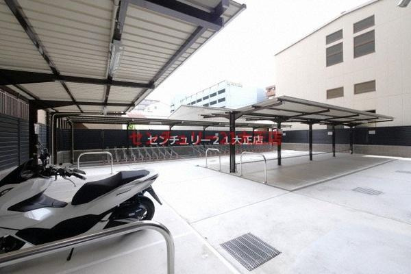 レジュールアッシュアーバンイールの駐車場