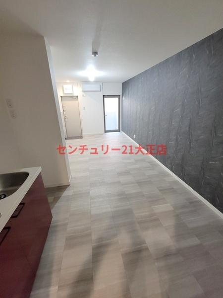 Nesta　Residence大正のエントランス|洋室